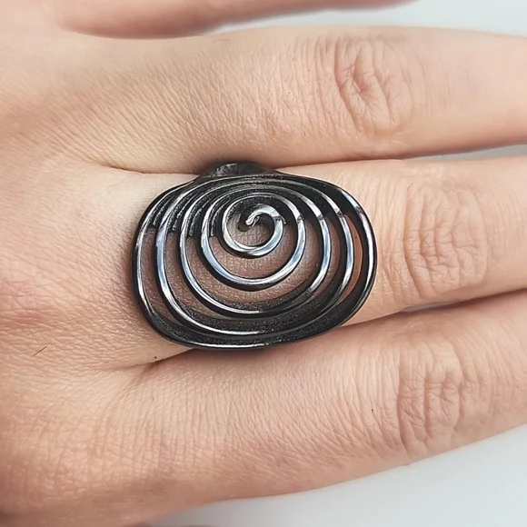 Premier Designs "Groovy" black hematite coated fashion ring size 9 - Picture 13 of 13